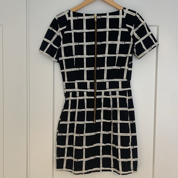 French Connection black and white short sleeve cocktail dress, Size 4 - Picture 2 of 5